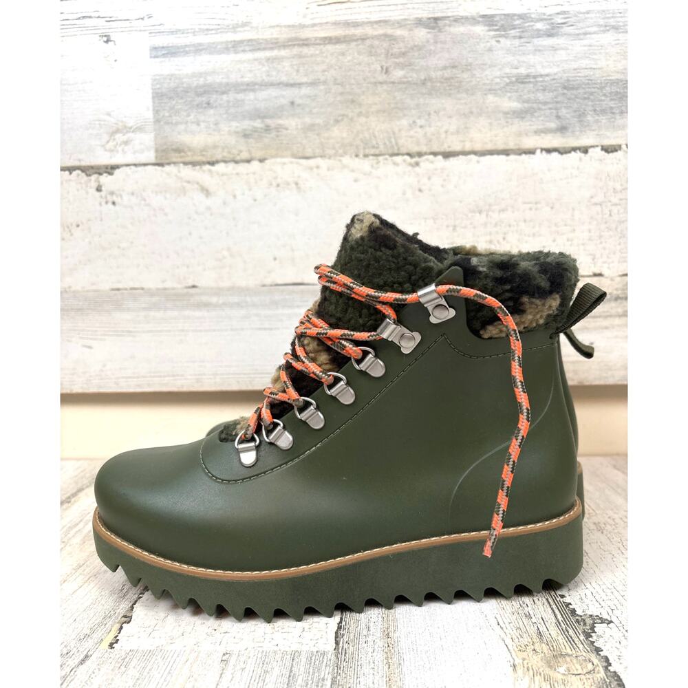 Bernardo Womens 7 Green Wiley Faux Leather Fur Chunky Platform Rain Boots NEW